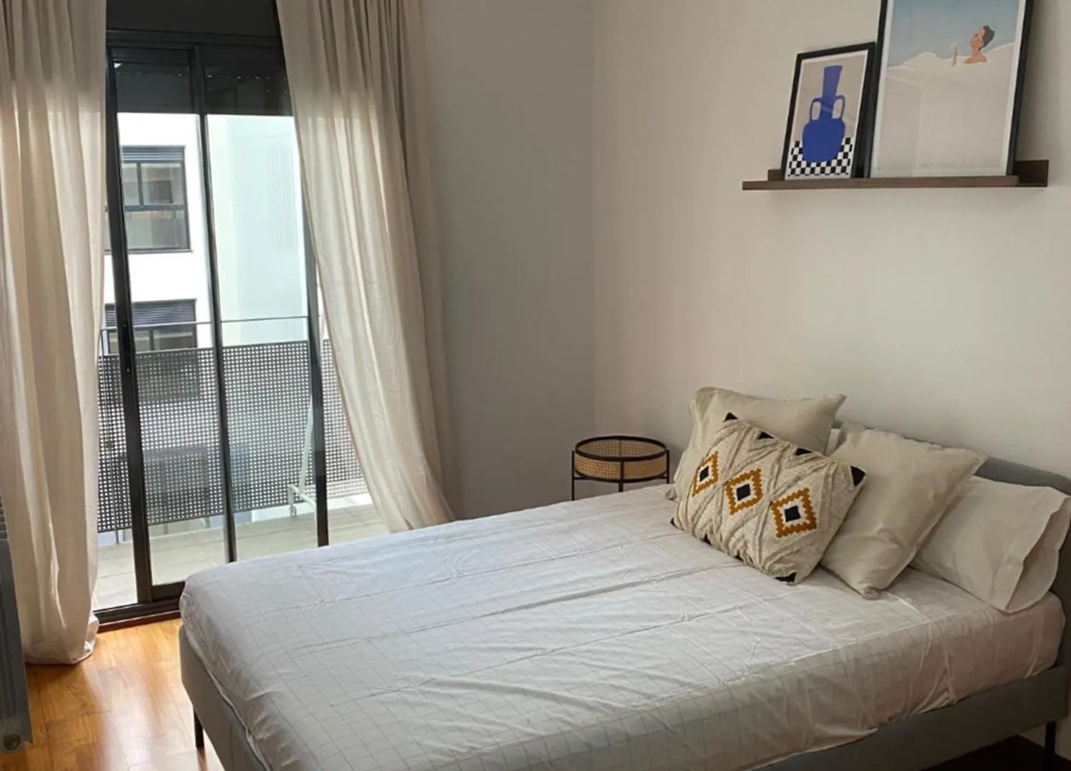 Mai&Maud Fira Apartment contacts